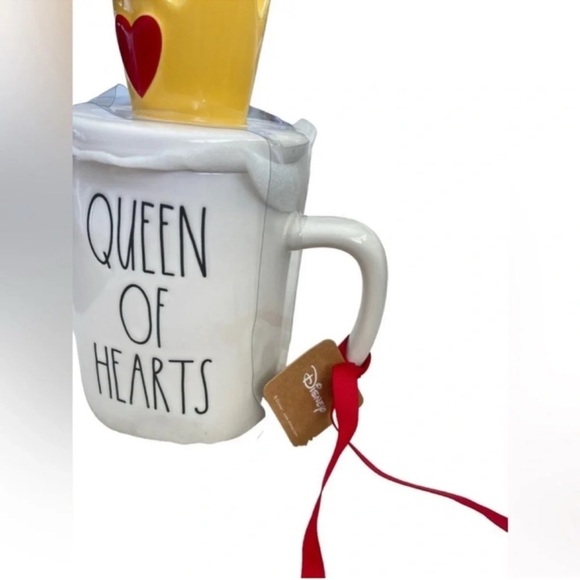 Rae Dunn Disney Oueen Of Hearts Mug Topper - Picture 6 of 9